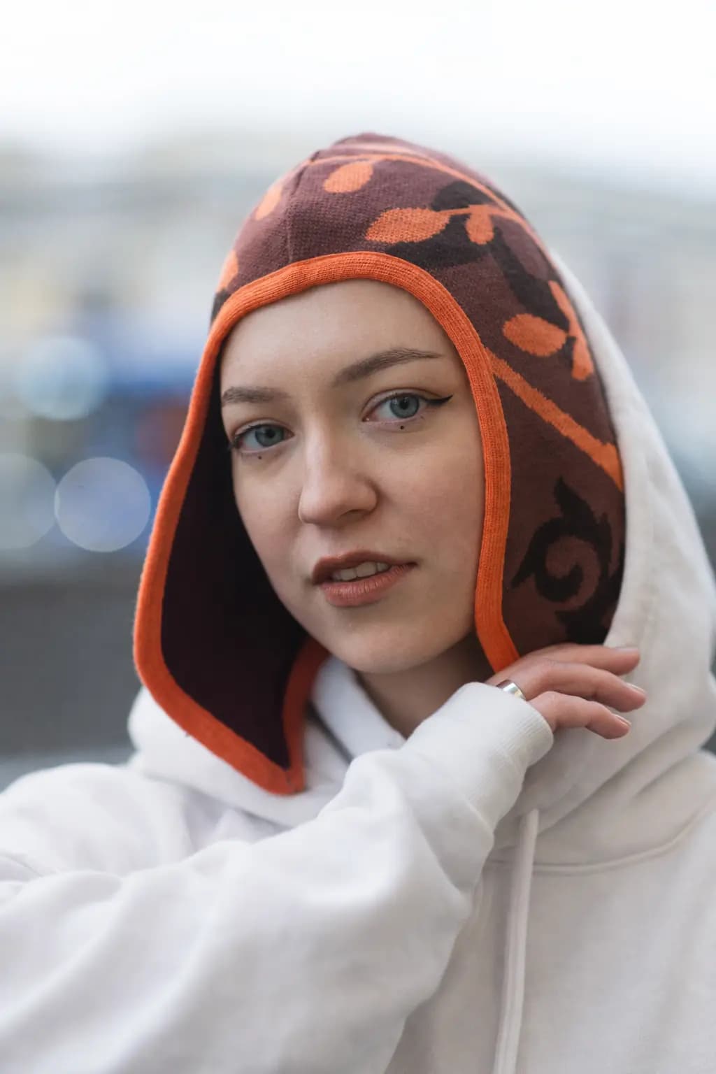 Шапка Луокса Шапки Тудей, главное фото дизайнерской модели с растительным орнаментом