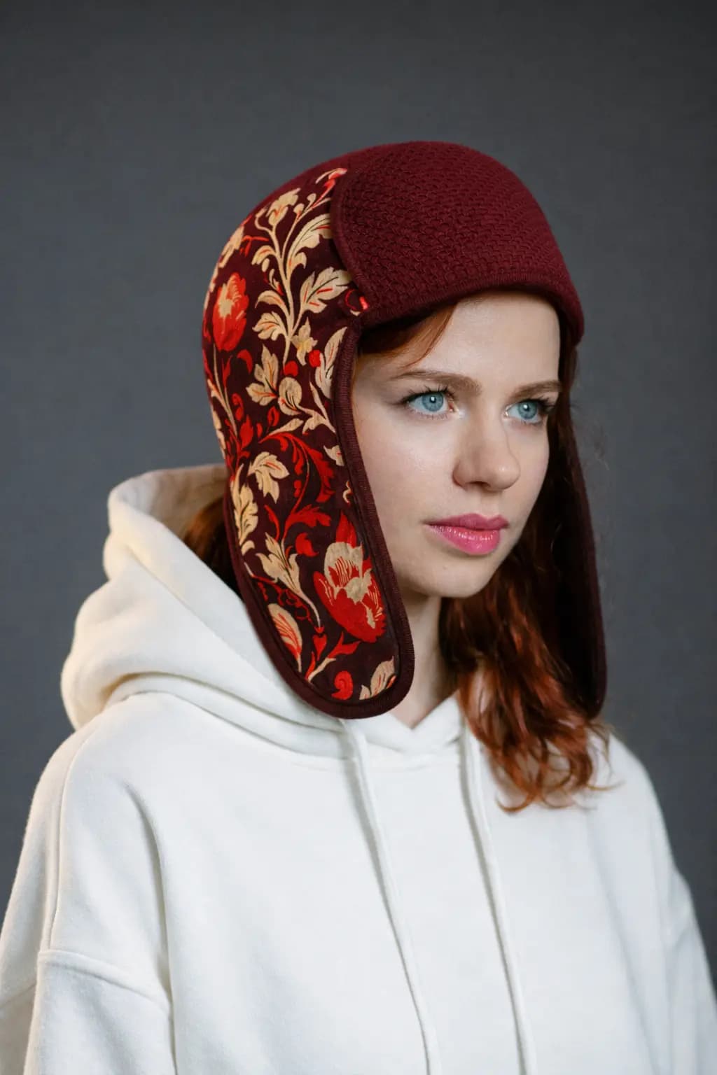 Шапка Волга Шапки Тудей, главное фото модели в русском стиле с цветочным орнаментом